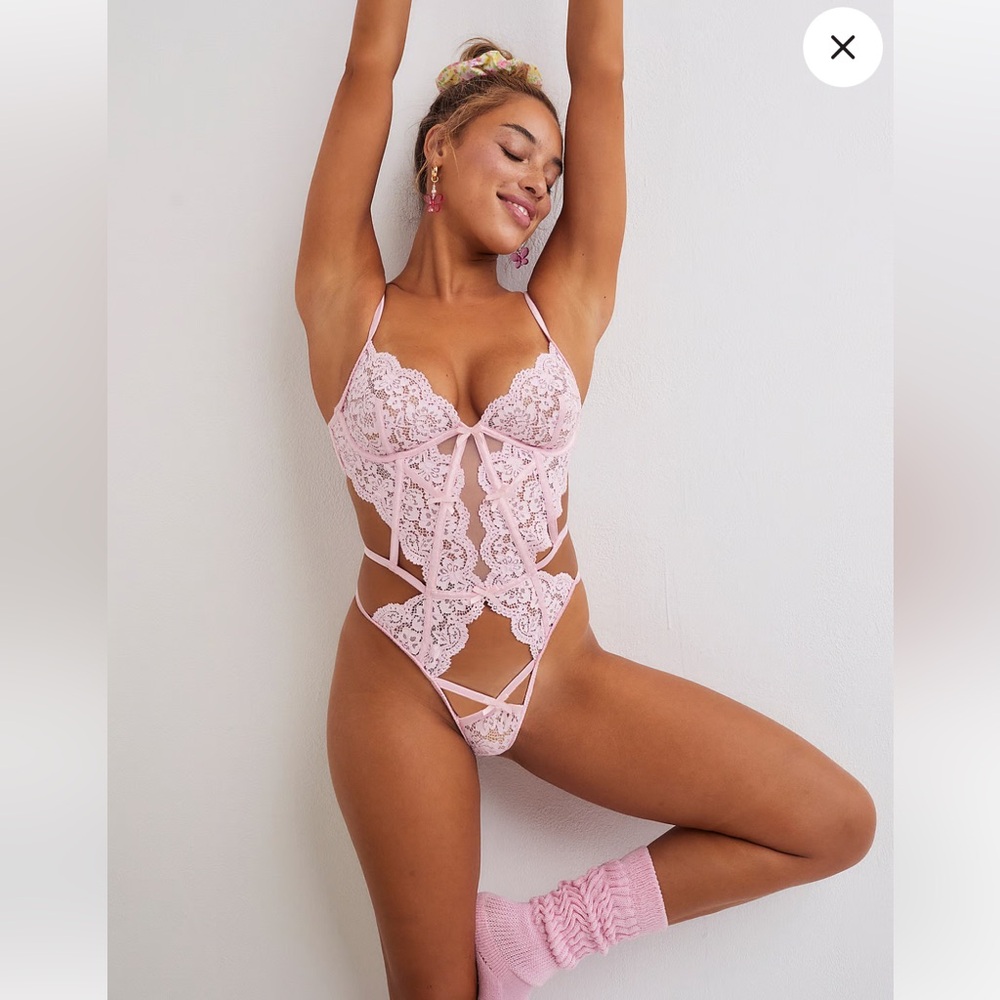 L FOR LOVE & LEMONS
Creamsicle Floral Lace Bodysuit Teddy pale pink